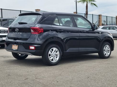 New 2026 Hyundai Venue SE FWD image 4