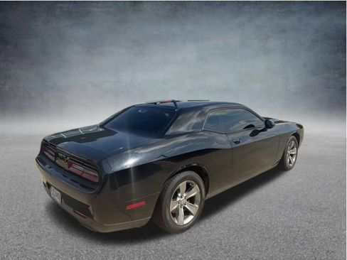 Used 2015 Dodge Challenger SXT RWD image 5