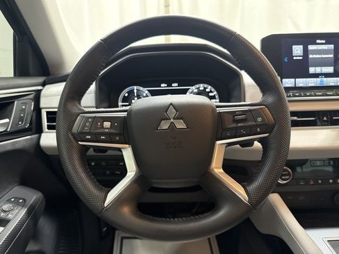 Used 2023 Mitsubishi Outlander SEL AWD/4WD image 16