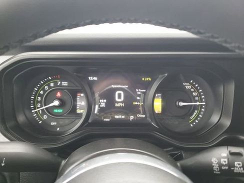 Used 2025 Jeep Wrangler Unlimited Sahara AWD/4WD image 25
