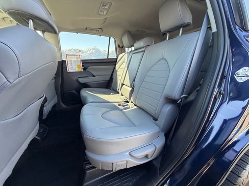 Used 2022 Toyota Highlander XLE image 22