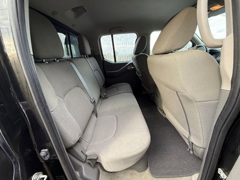 Used 2018 Nissan Frontier SV image 14