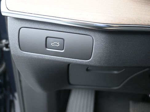 New 2026 Volvo XC90 B6 Plus w/ Protection Package Premier image 15