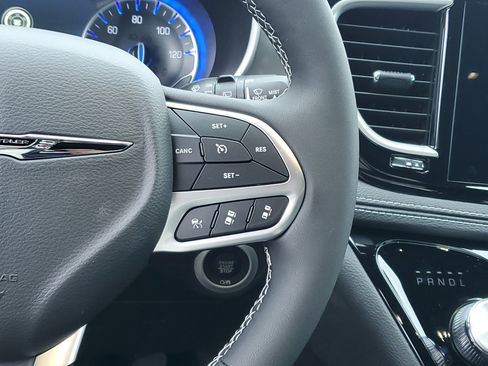 New 2026 Chrysler Pacifica Select image 20