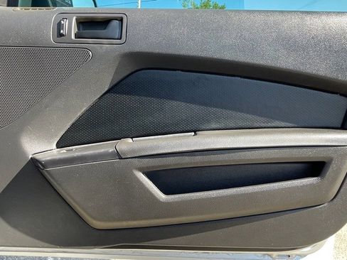 Used 2010 Ford Mustang GT Premium image 31