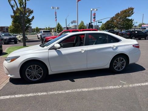 Certified 2017 Toyota Camry SE w/ Moonroof Package FWD image 12