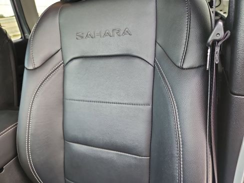 Used 2023 Jeep Wrangler Unlimited Sahara w/ Cold Weather Group image 16