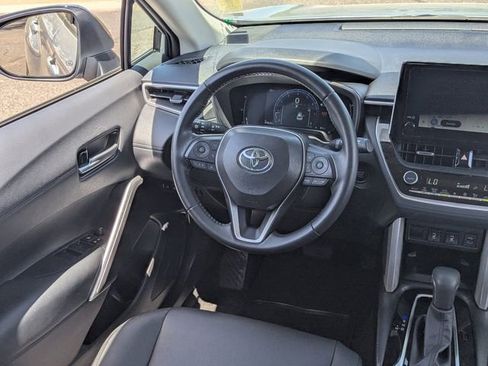 Used 2025 Toyota Corolla Cross XLE FWD image 15