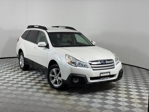 Used 2014 Subaru Outback 2.5i Premium AWD/4WD image 2