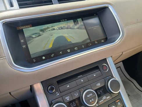 Used 2017 Land Rover Range Rover Evoque SE image 13