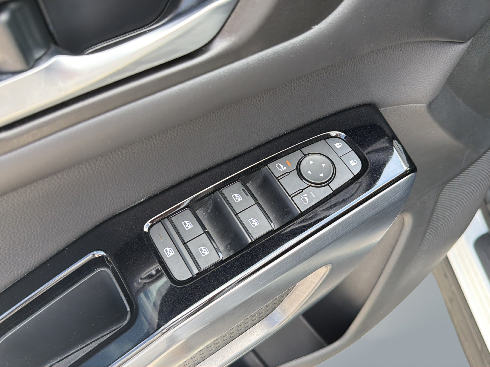 Certified 2025 Nissan Pathfinder SL AWD/4WD image 29