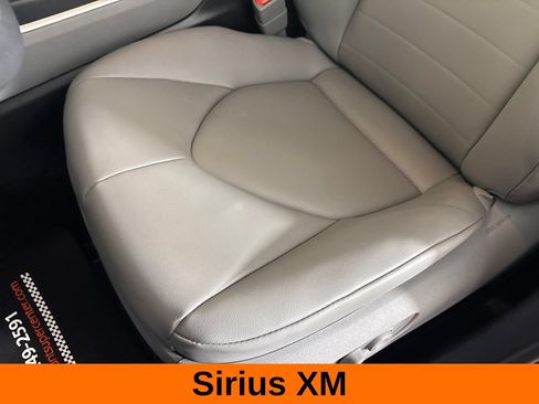 Used 2025 Toyota Highlander XLE AWD/4WD image 15