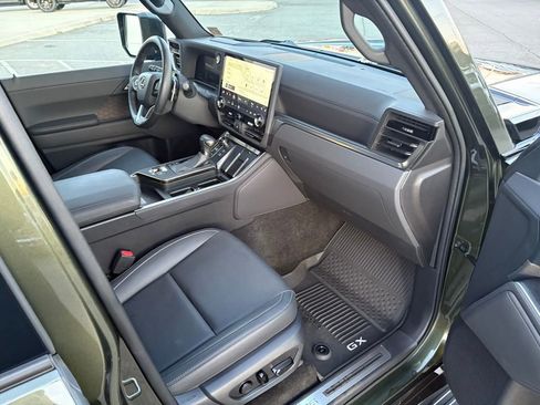 Used 2024 Lexus GX 550 w/ Accessory Package (2T) image 25