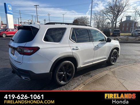 Used 2025 Honda Pilot Black Edition image 6