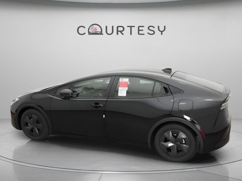 New 2025 Toyota Prius Plug-In Hybrid FWD image 8