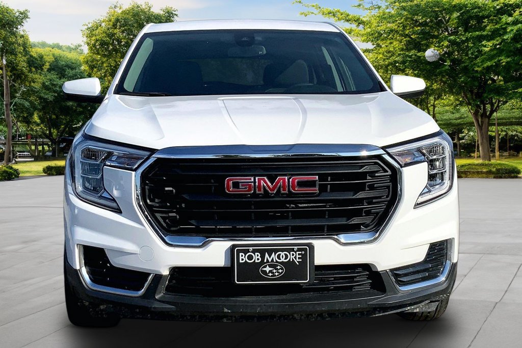 Used 2024 GMC Terrain SLE FWD image 2