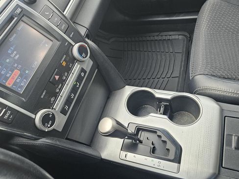 Used 2012 Toyota Camry SE image 14