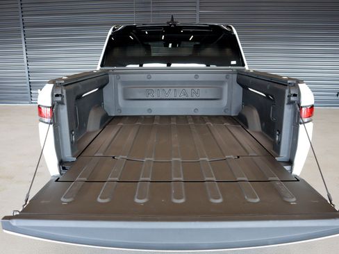 Used 2025 Rivian R1T Adventure AWD/4WD image 9