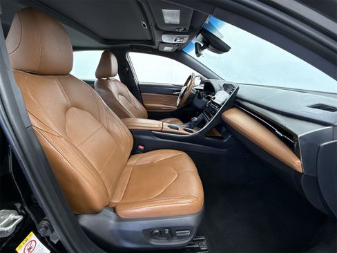 Used 2019 Toyota Avalon Limited image 15