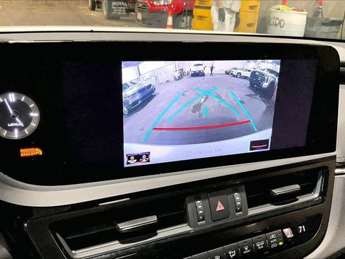 Used 2022 Lexus ES 300h w/ Accessory Package 2 image 26