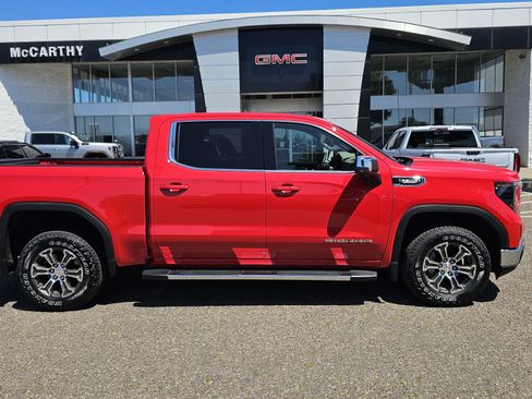Used 2026 GMC Sierra 1500 SLE w/ Preferred Package AWD/4WD image 4