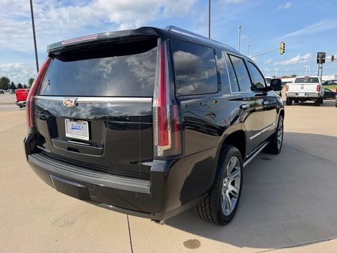 Used 2019 Cadillac Escalade Premium Luxury AWD/4WD image 19