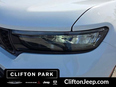 Used 2024 Jeep Grand Cherokee L Altitude AWD/4WD image 7
