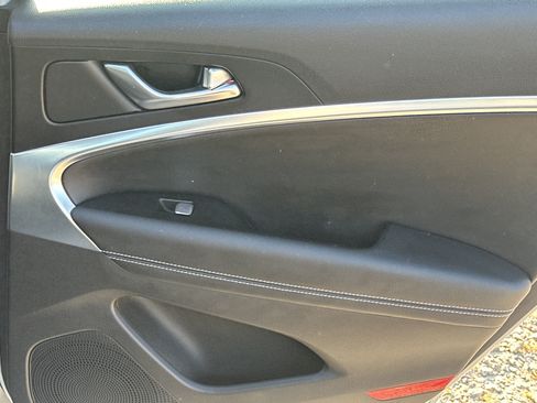 Used 2025 Genesis G70 2.5T RWD image 16