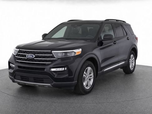 Used 2024 Ford Explorer XLT w/ Equipment Group 202A AWD/4WD image 19