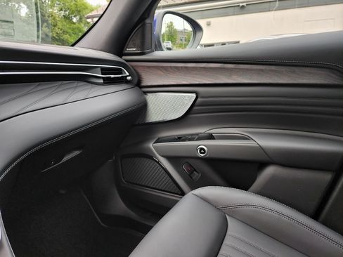 Used 2025 Maserati Grecale GT AWD/4WD image 14