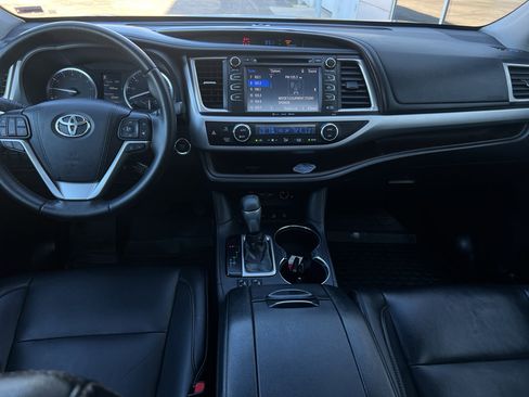 Used 2019 Toyota Highlander XLE image 22