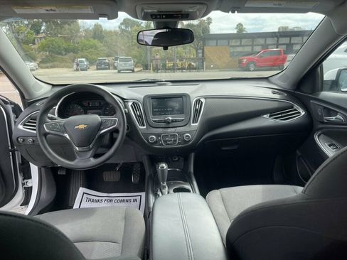 Used 2018 Chevrolet Malibu LT FWD image 25