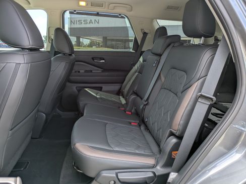 Used 2026 Nissan Pathfinder Platinum w/ Cargo Package FWD image 15