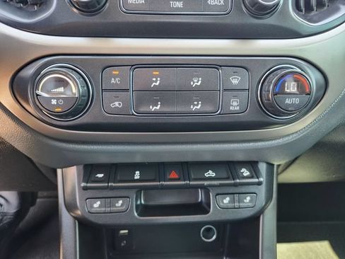 Used 2015 Chevrolet Colorado Z71 AWD/4WD image 18