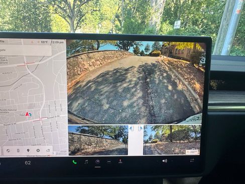 Used 2022 Tesla Model X image 31