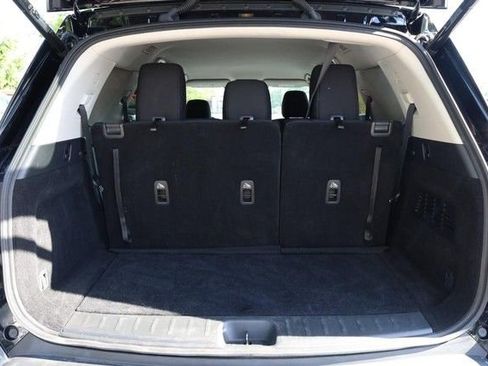 Certified 2025 Nissan Pathfinder SV FWD image 7