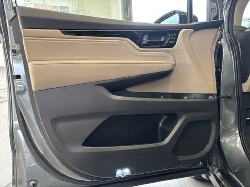 Used 2018 Honda Odyssey Elite image 10