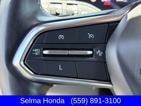 Used 2024 Chevrolet Traverse LT AWD/4WD image 15