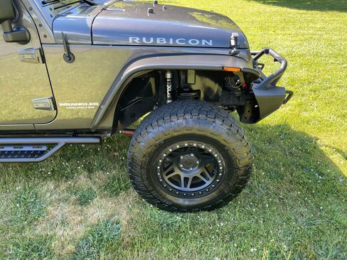 Used 2014 Jeep Wrangler Unlimited Rubicon w/ Connectivity Group AWD/4WD image 28