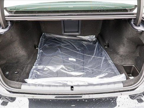 Used 2025 BMW 740i xDrive image 23