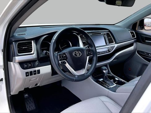 Used 2019 Toyota Highlander Limited FWD image 18