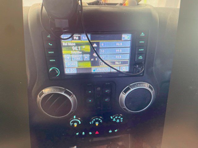 Used 2016 Jeep Wrangler Unlimited Rubicon AWD/4WD image 17