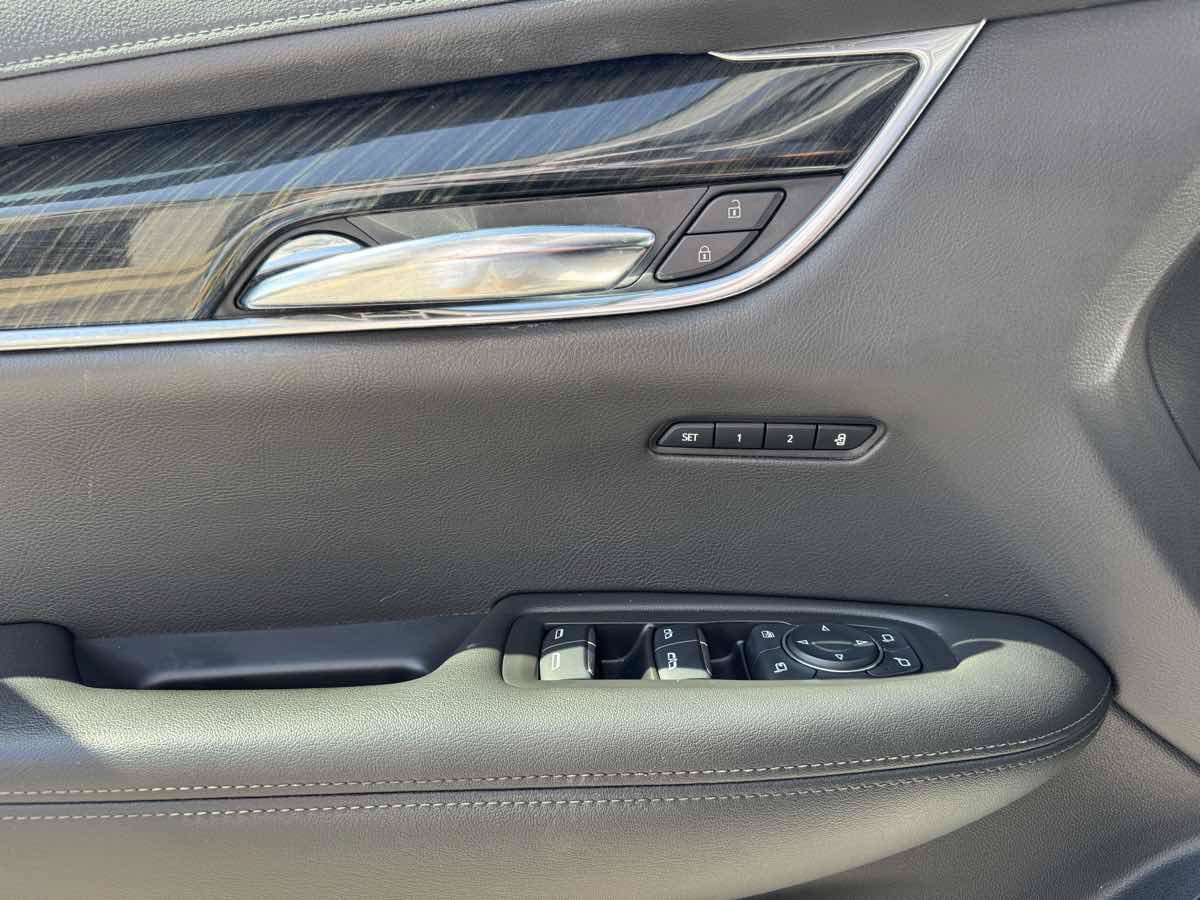 Used 2020 Cadillac XT6 Premium Luxury FWD image 16