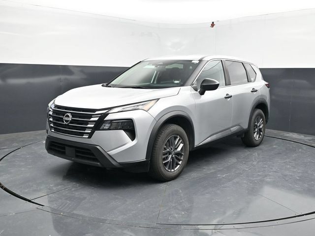 Used 2024 Nissan Rogue S AWD/4WD image 3