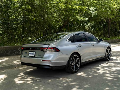 Used 2025 Honda Accord Sport image 9