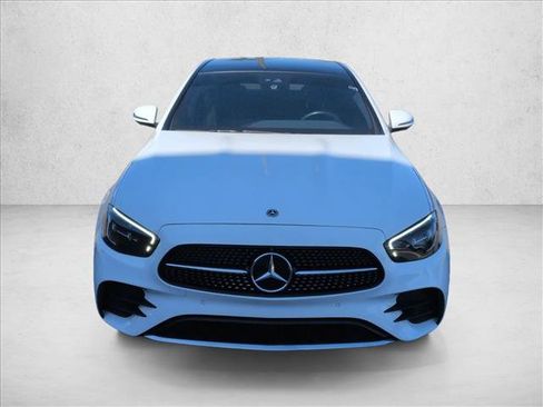 Used 2023 Mercedes-Benz E 350 4MATIC Sedan image 2