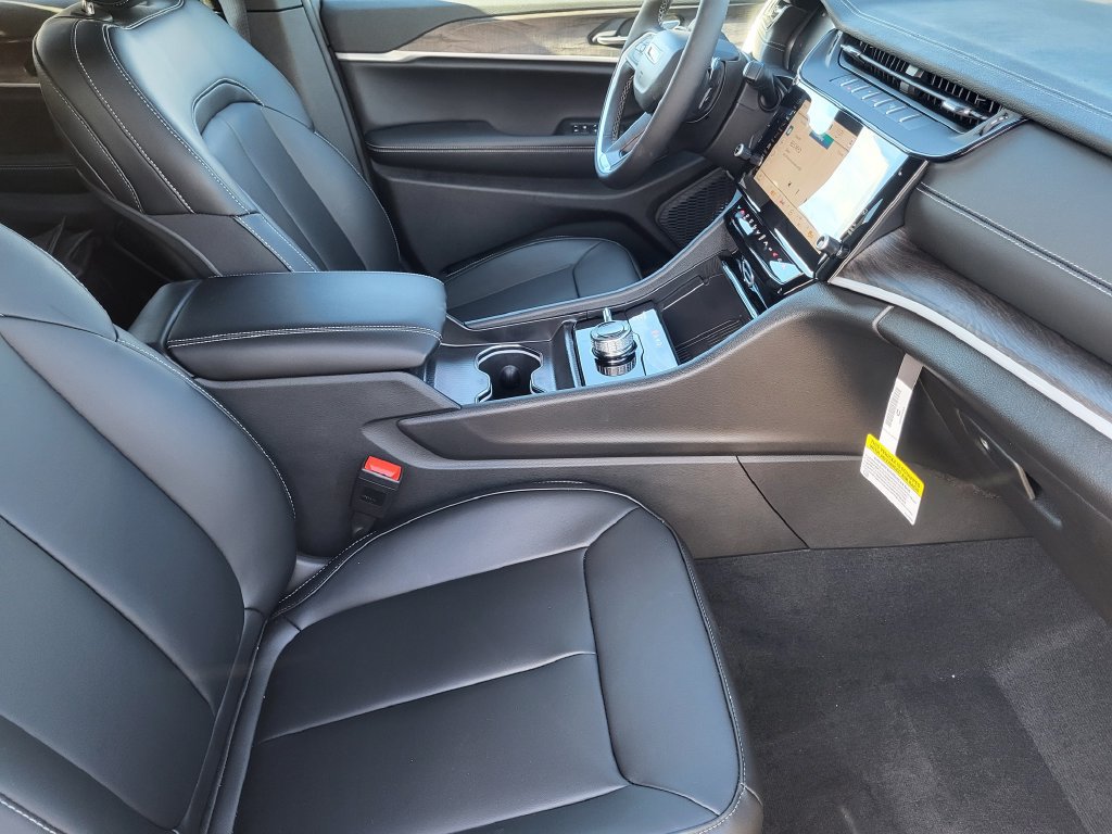 New 2027 Jeep Grand Cherokee Limited AWD/4WD image 13