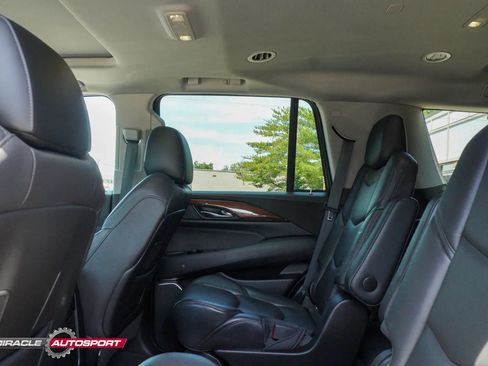 Used 2018 Cadillac Escalade Luxury AWD/4WD image 26