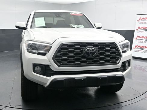 Used 2022 Toyota Tacoma TRD Off-Road w/ Technology Package image 3