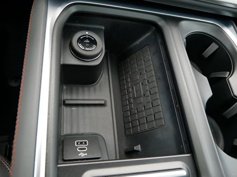 Used 2025 Ford Expedition Active AWD/4WD image 26
